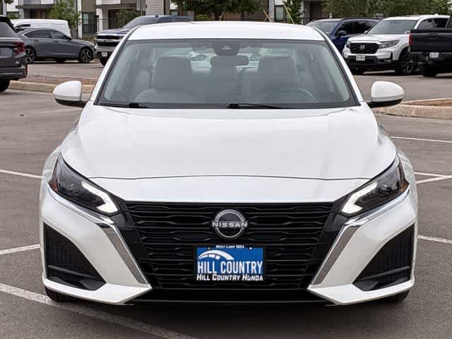 Thumbnail: 2023 Nissan Altima - 9