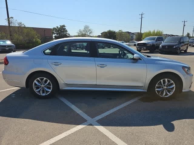 Thumbnail: 2017 Volkswagen Passat - 4