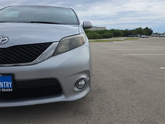 2013 Toyota Sienna SE 11