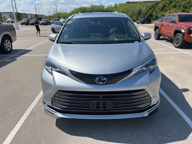 Thumbnail: 2021 Toyota Sienna - 8