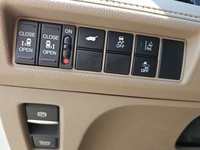 Thumbnail: 2019 Honda Odyssey - 10