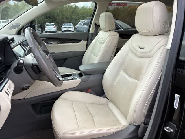 Thumbnail: 2021 Cadillac XT6 - 17