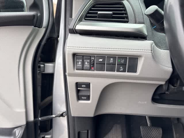 Thumbnail: 2018 Honda Odyssey - 10