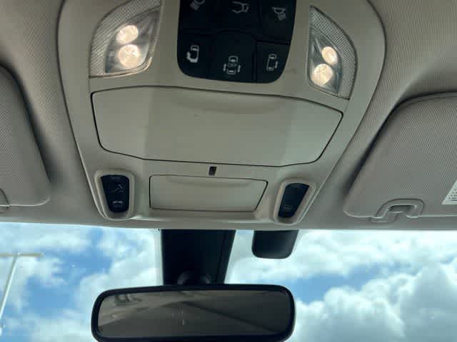Thumbnail: 2020 Chrysler Pacifica - 21