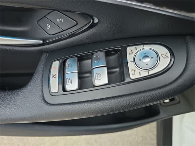 Thumbnail: 2018 Mercedes-Benz GLC - 40