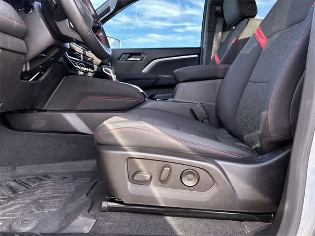 Thumbnail: 2024 Chevrolet Colorado - 18