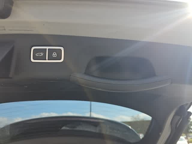Thumbnail: 2023 Kia Sorento - 24