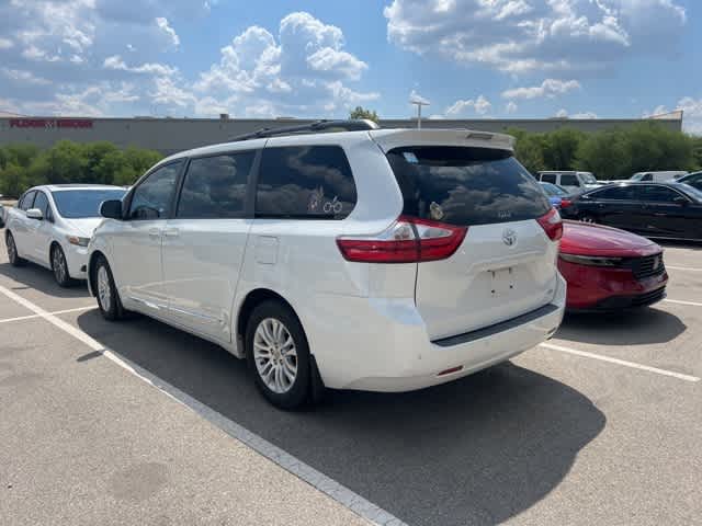 Thumbnail: 2015 Toyota Sienna - 3