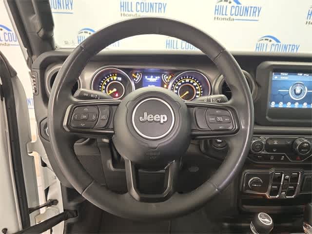 Thumbnail: 2023 Jeep Gladiator - 23