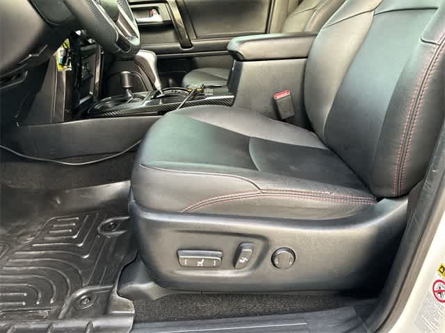 Thumbnail: 2019 Toyota 4Runner - 17