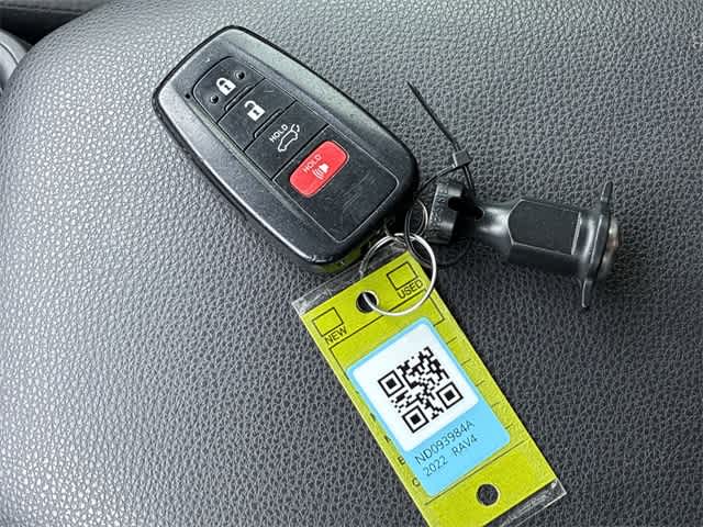 Thumbnail: 2022 Toyota RAV4 - 38