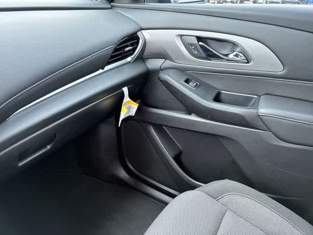 Thumbnail: 2022 Chevrolet Traverse - 31