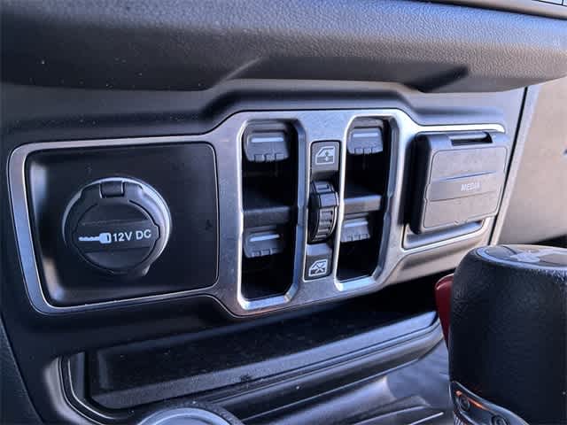 Thumbnail: 2024 Jeep Wrangler - 32