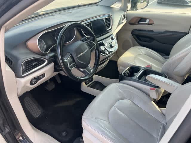 Thumbnail: 2018 Chrysler Pacifica - 9
