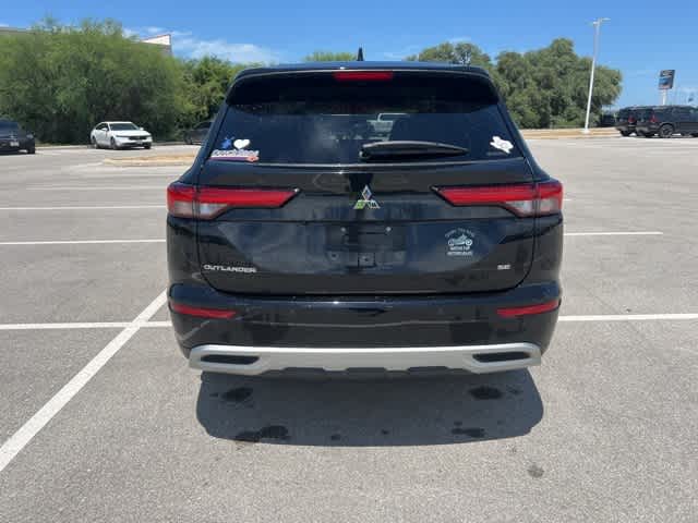 Thumbnail: 2022 Mitsubishi Outlander - 4