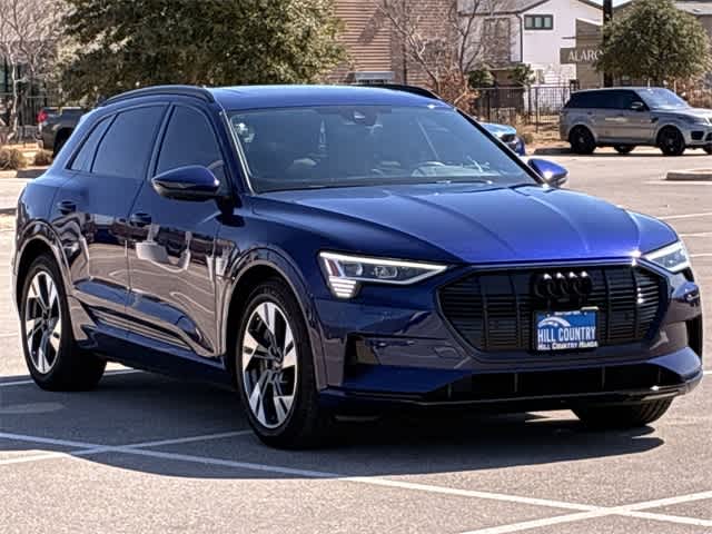Thumbnail: 2022 Audi e-tron - 8