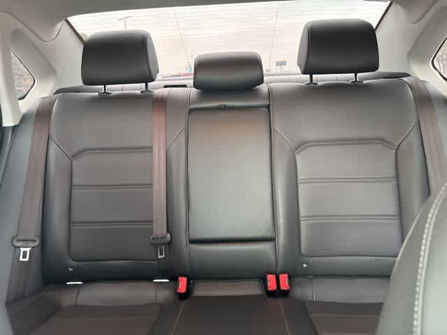 Thumbnail: 2022 Volkswagen Passat - 20