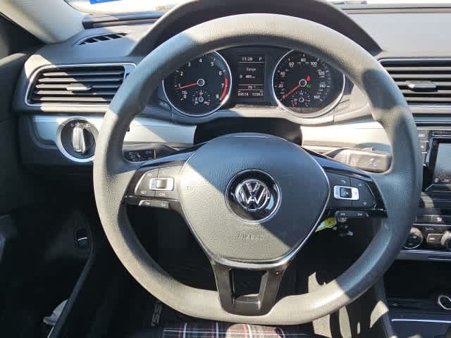 Thumbnail: 2017 Volkswagen Passat - 14