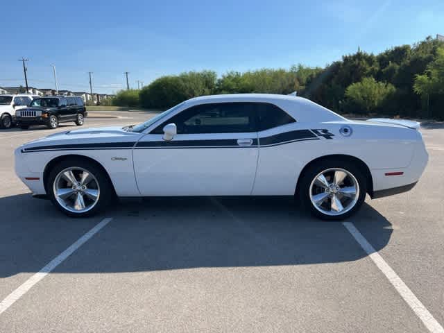 2016 Dodge Challenger SXT Plus photo 2
