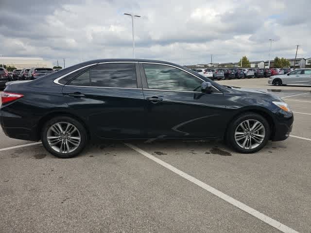 2016 Toyota Camry SE photo 4