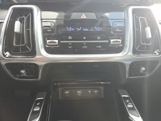 Thumbnail: 2023 Kia Sorento - 16