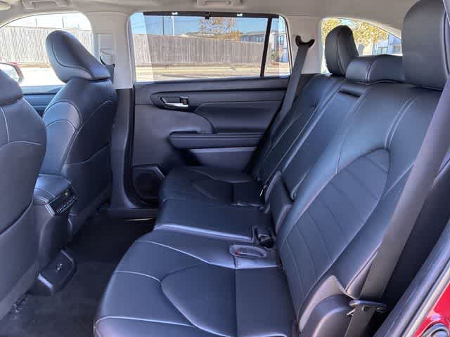 Thumbnail: 2023 Toyota Highlander - 21