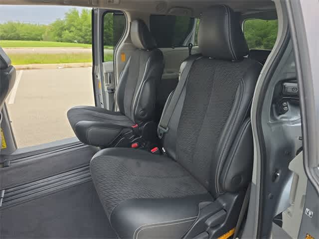 2013 Toyota Sienna SE 20