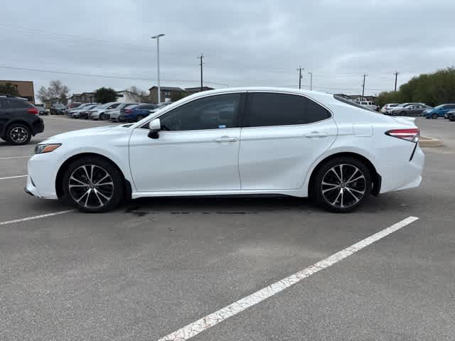 2020 Toyota Camry SE photo 2