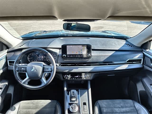 Thumbnail: 2023 Mitsubishi Outlander - 16