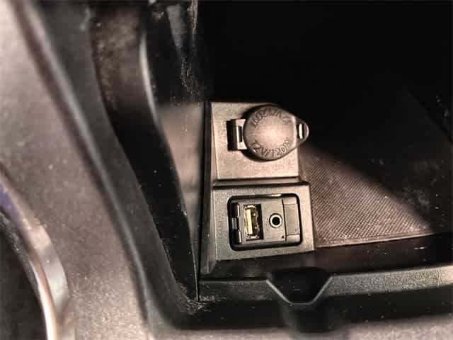 Thumbnail: 2016 Toyota Camry - 31