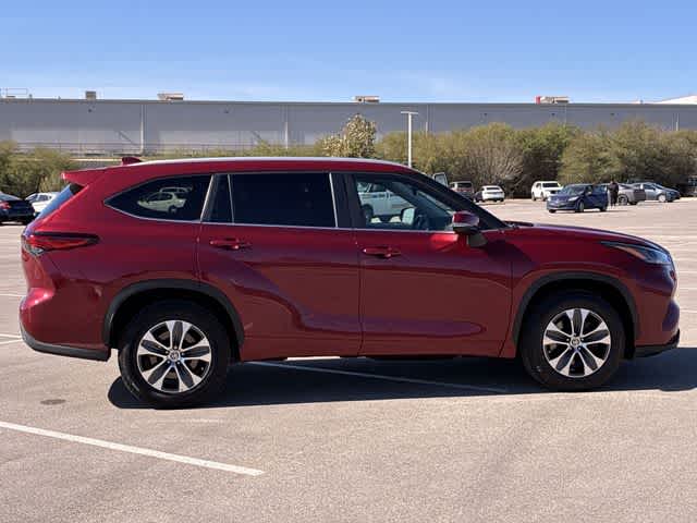Thumbnail: 2023 Toyota Highlander - 7
