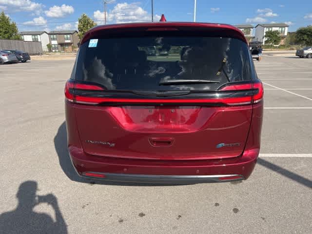 2022 Chrysler Pacifica Hybrid Touring L photo 4