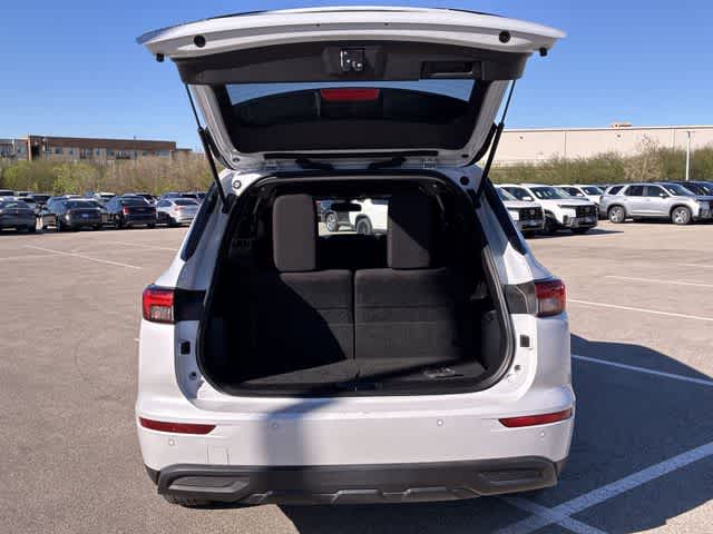 Thumbnail: 2022 Mitsubishi Outlander - 35