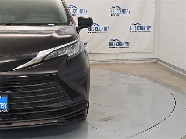 Thumbnail: 2023 Toyota Sienna - 11