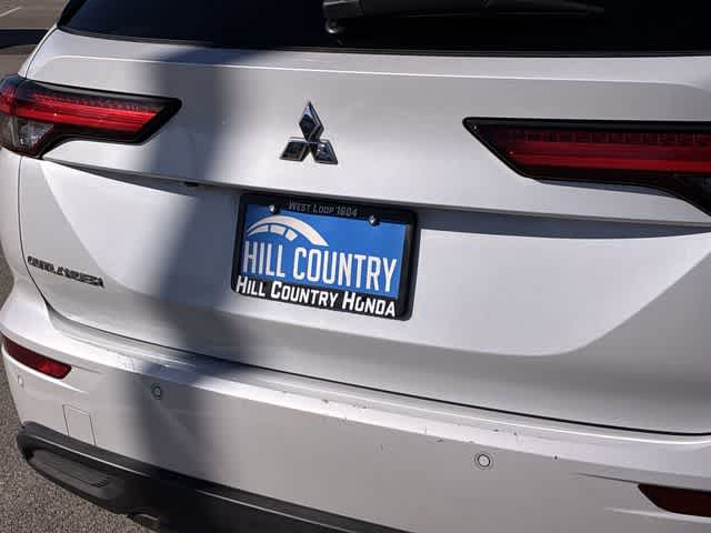 Thumbnail: 2022 Mitsubishi Outlander - 13