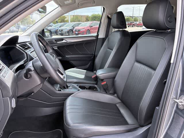 Thumbnail: 2023 Volkswagen Tiguan - 17