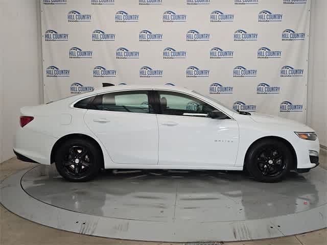 Thumbnail: 2022 Chevrolet Malibu - 7