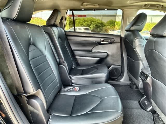 Thumbnail: 2023 Toyota Highlander - 22