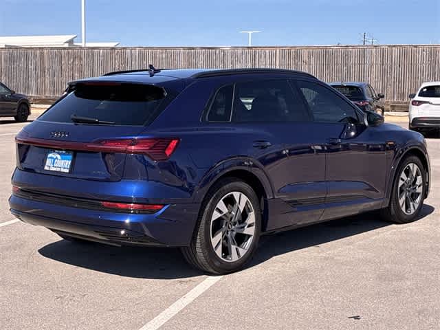 Thumbnail: 2022 Audi e-tron - 6