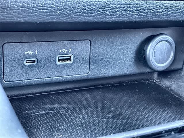 Thumbnail: 2023 Mitsubishi Outlander - 32