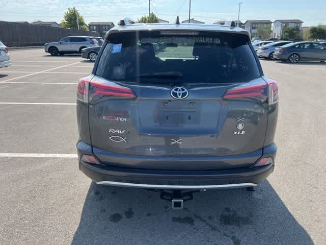 2016 Toyota RAV4 XLE photo 4