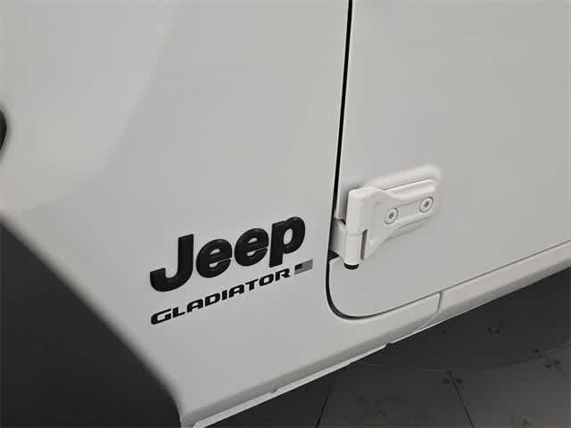 Thumbnail: 2023 Jeep Gladiator - 12