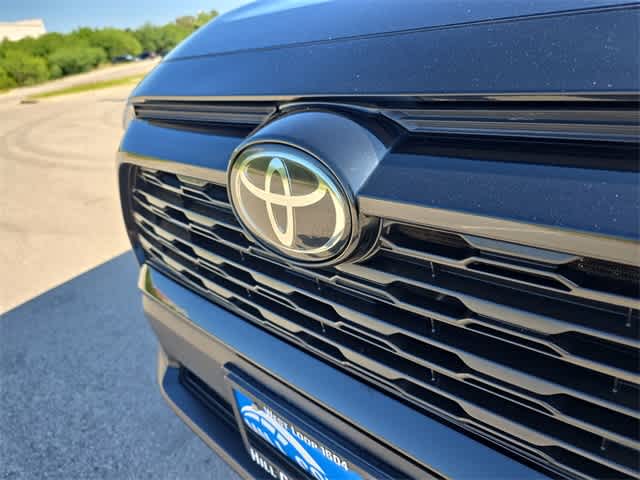 2021 Toyota RAV4 XLE 12
