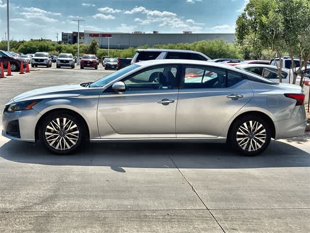 Thumbnail: 2023 Nissan Altima - 3