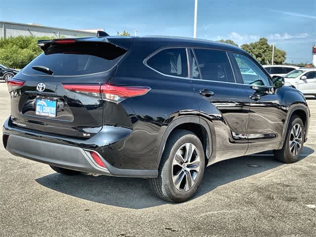 Thumbnail: 2023 Toyota Highlander - 6