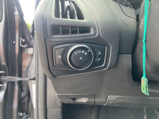 Thumbnail: 2014 Ford Focus - 10