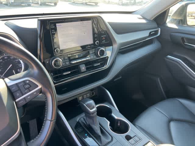 Thumbnail: 2022 Toyota Highlander - 18