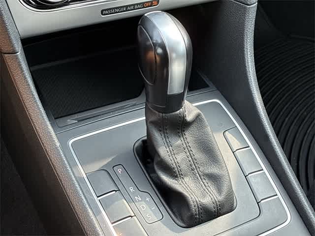 Thumbnail: 2017 Volkswagen Passat - 32