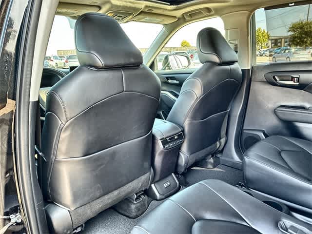 Thumbnail: 2023 Toyota Highlander - 19