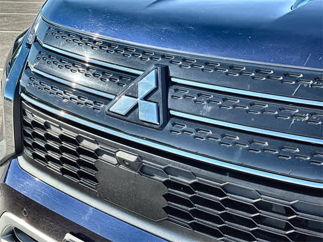 Thumbnail: 2023 Mitsubishi Outlander - 12